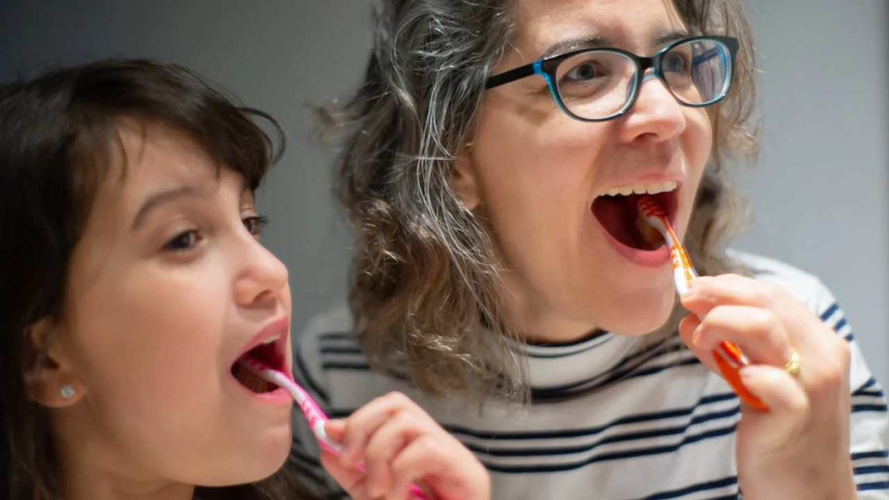 How To Brush Your Teeth Properly: The Complete Guide